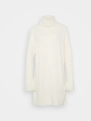 Sukienka dzianinowa Vero Moda Petite