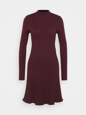 Sukienka dzianinowa Vero Moda Petite