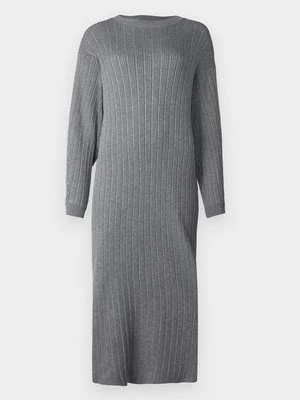 Sukienka dzianinowa Vero Moda Petite