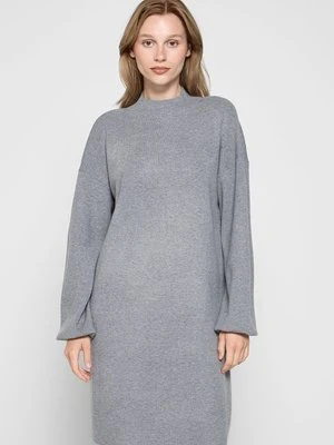 Sukienka dzianinowa Vero Moda Tall