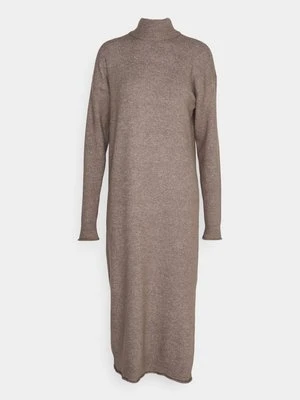 Sukienka dzianinowa Vero Moda Tall