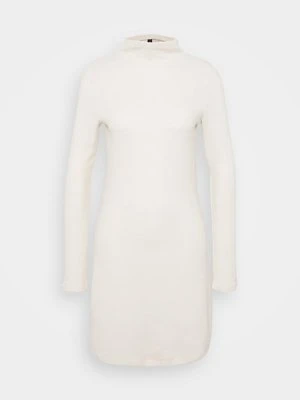 Sukienka dzianinowa Vero Moda Tall