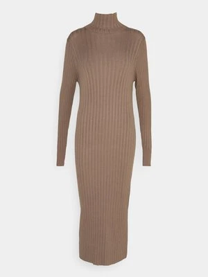 Sukienka dzianinowa Vero Moda Tall