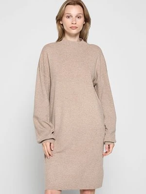 Sukienka dzianinowa Vero Moda Tall