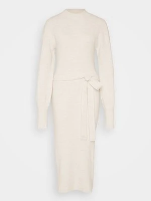 Sukienka dzianinowa Vero Moda Tall