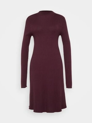 Sukienka dzianinowa Vero Moda Tall