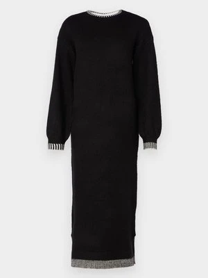 Sukienka dzianinowa Vila