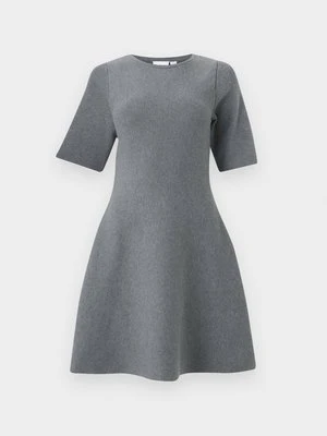 Sukienka dzianinowa Vila