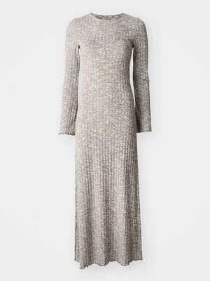 Sukienka dzianinowa Vila