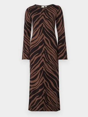 Sukienka dzianinowa YAS