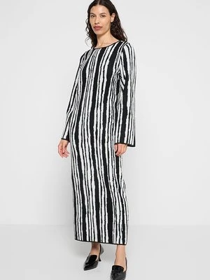 Sukienka dzianinowa YAS