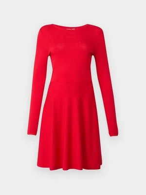 Sukienka dzianinowa YAS