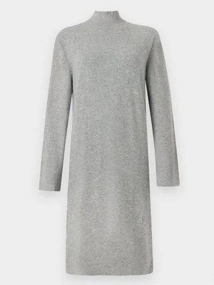 Sukienka dzianinowa YAS