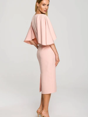 Sukienka elegancka ołówkowa z szerokimi rękawami pudrowa z pelerynką Sukienki.shop