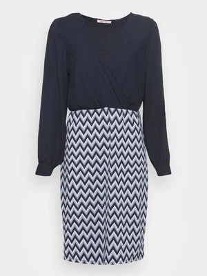 Sukienka etui Anna Field