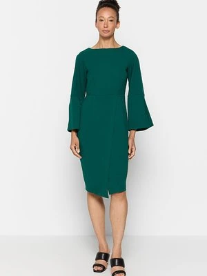 Sukienka etui Closet