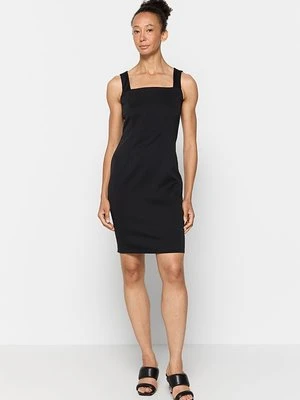 Sukienka etui Closet