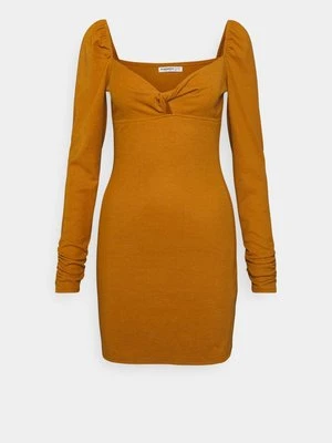 Sukienka etui Glamorous Petite