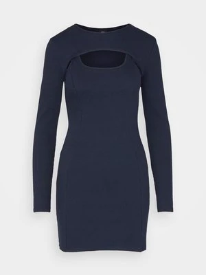 Sukienka etui iets frans...