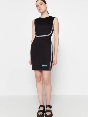 Sukienka etui Love Moschino