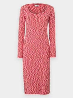 Sukienka etui Mads Nørgaard