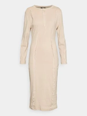 Sukienka etui Missguided Petite