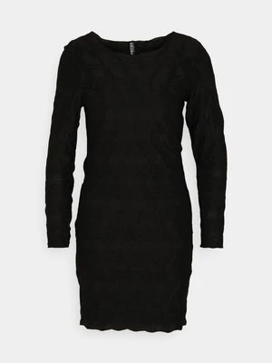 Sukienka etui Pieces Petite