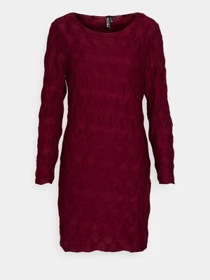 Sukienka etui Pieces Petite