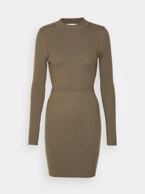 Sukienka etui sandro