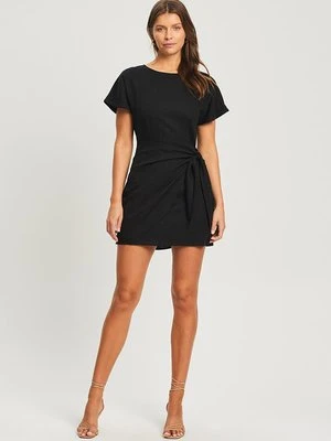 Sukienka etui TUSSAH