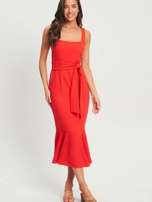 Sukienka etui TUSSAH