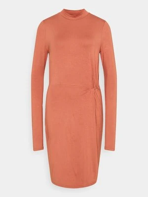 Sukienka etui Vero Moda Tall