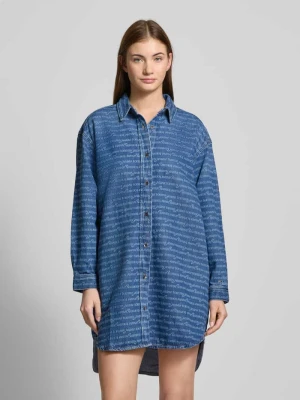 Sukienka jeansowa o długości do kolan z wyhaftowanym logo Tommy Jeans