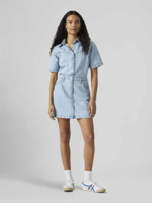 Sukienka jeansowa o kroju regular fit z czystej bawełny Levi's®