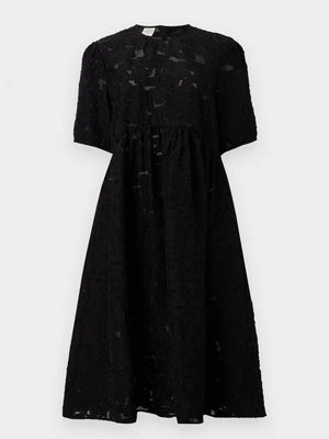 Sukienka koktajlowa BAUM UND PFERDGARTEN