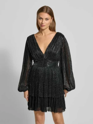 Sukienka koktajlowa błyszcząca z dekoltem w serek i tasiemką w talii Jake*s Cocktail