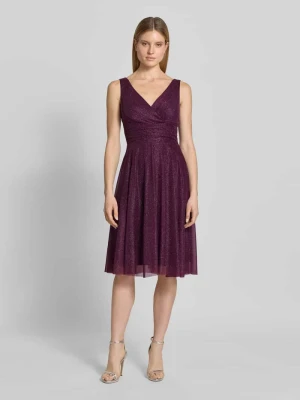 Sukienka koktajlowa do kolan z dekoltem w serek TROYDEN COLLECTION