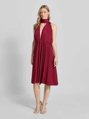 Sukienka koktajlowa do kolan z głębokim dekoltem w serek Rose Avenue