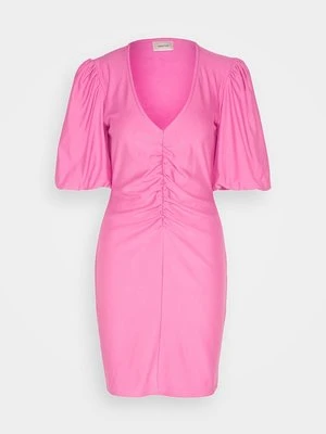 Sukienka koktajlowa Gestuz