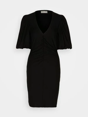 Sukienka koktajlowa Gestuz