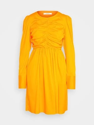 Sukienka koktajlowa Gestuz