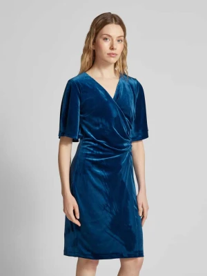 Sukienka koktajlowa o długości do kolan w stylu kopertowym Paradi