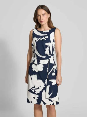 Sukienka koktajlowa o długości do kolan w stylu kopertowym Vera Mont