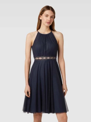 Sukienka koktajlowa o długości do kolan z amerykańskim dekoltem V.M.