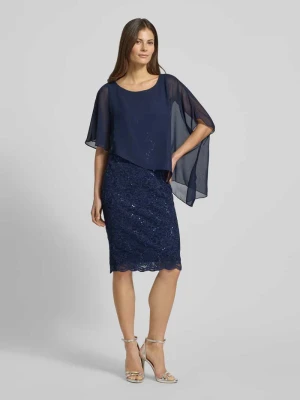 Sukienka koktajlowa o długości do kolan z cekinowym obszyciem Swing