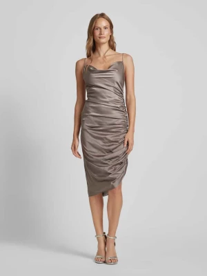Sukienka koktajlowa o długości do kolan z lejącym dekoltem Laona