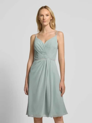 Sukienka koktajlowa o długości do kolan z obszyciem kamieniami stras luxuar