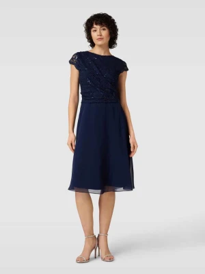 Sukienka koktajlowa o długości do kolan z obszyciem koronką Swing
