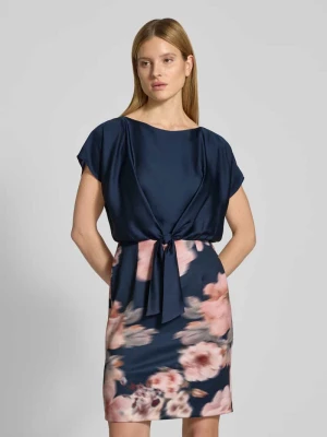 Sukienka koktajlowa o długości do kolan z wiązanym detalem Swing