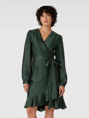 Sukienka koktajlowa o długości do kolan z wiązanym paskiem Swing